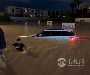 中国人亲历迪拜暴雨：没想到在沙漠城市有如此遭遇，紧急撤展