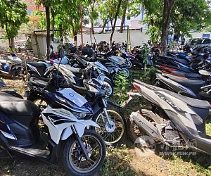 奎松市警区周末扣押近200辆摩托车