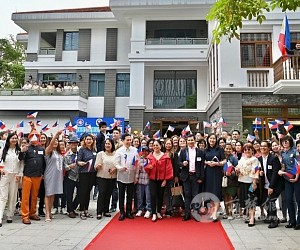 百余名菲律宾人身穿国服探访菲律宾驻厦门新领事馆